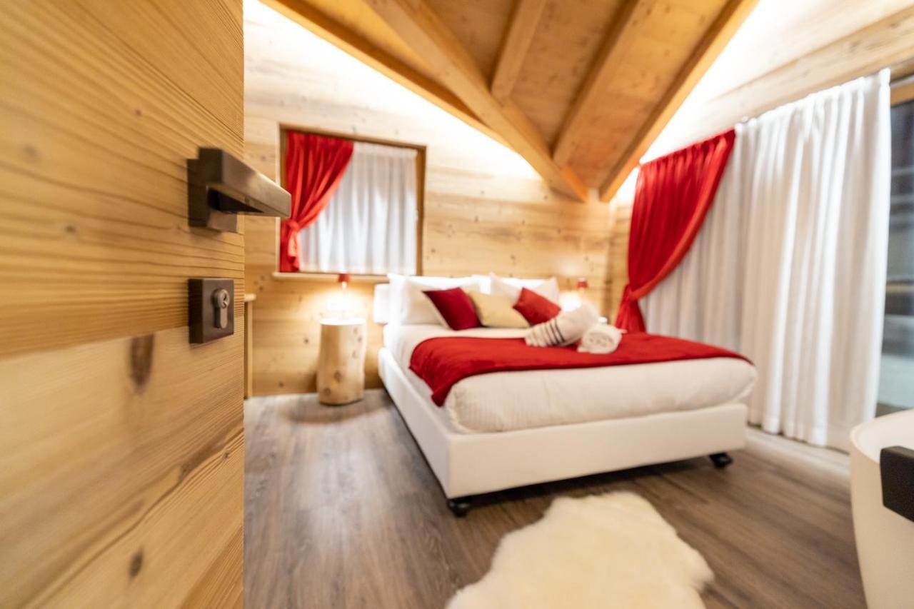 Chalet Imbosc'Che - 5 Beautiful Rooms In Charming B&B Livigno Buitenkant foto