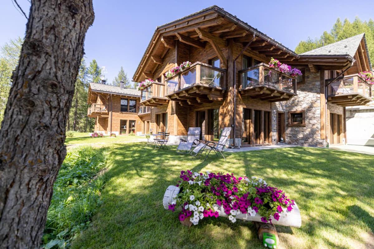 Chalet Imbosc'Che - 5 Beautiful Rooms In Charming B&B Livigno Buitenkant foto